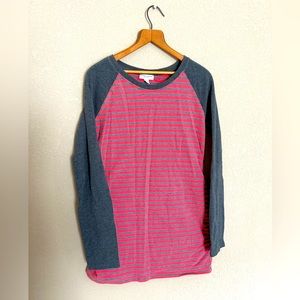 Cozy maternity sweatshirt with ribbed sides and soft interior lining.